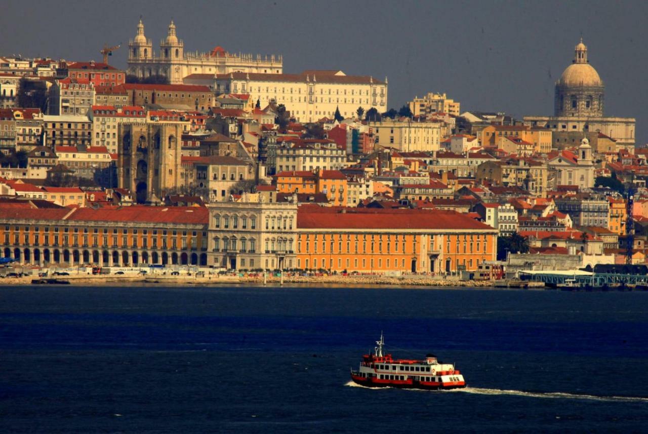 Vila Fisherman'S House - A Boat Ride From Lisbon Trafaria Exteriér fotografie